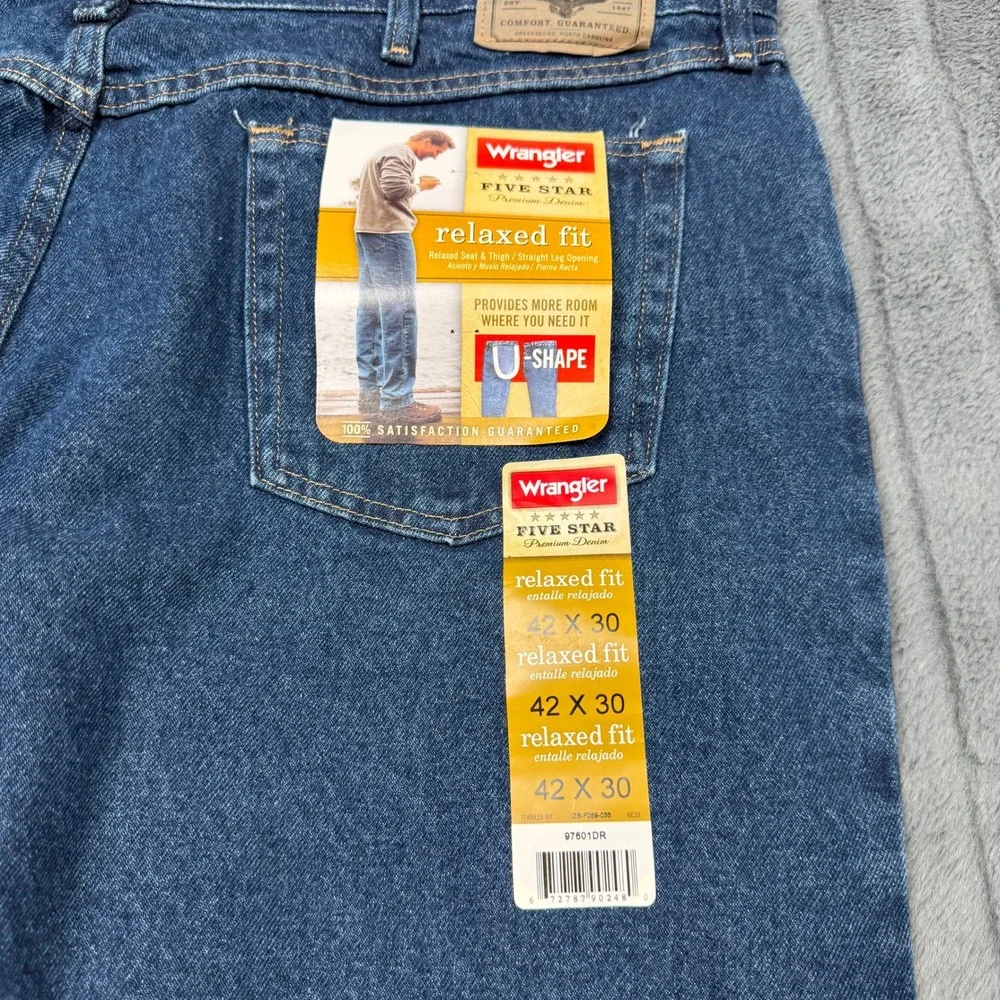 Wrangler Jeans Mens 42x30 Blue Relaxed Fit Five Star Premium Denim 97601DR NEW